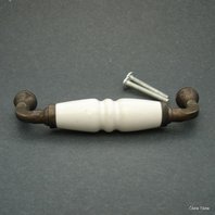 nabytkove-madlo-keramicke-bile---10-cm-.jpg