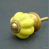 uchytka-zluta-3-cm.jpg